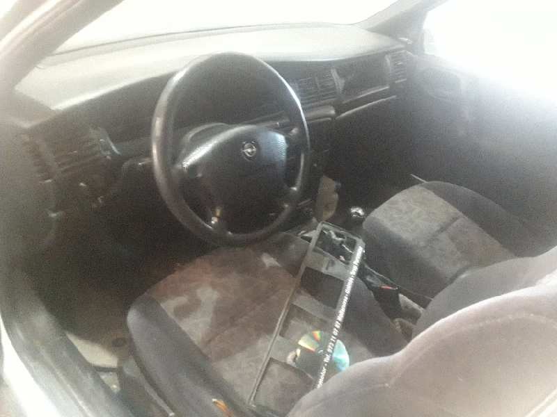 opel vectra b berlina del año 1996