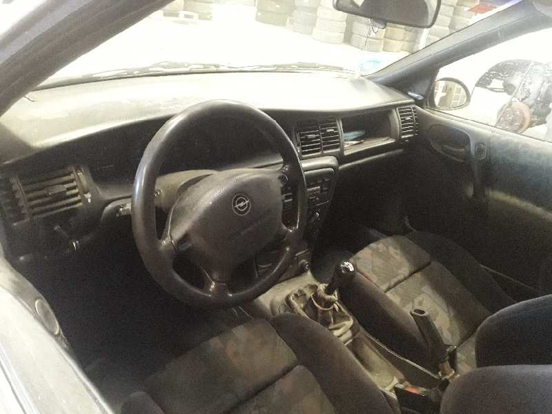 opel vectra b berlina del año 1996