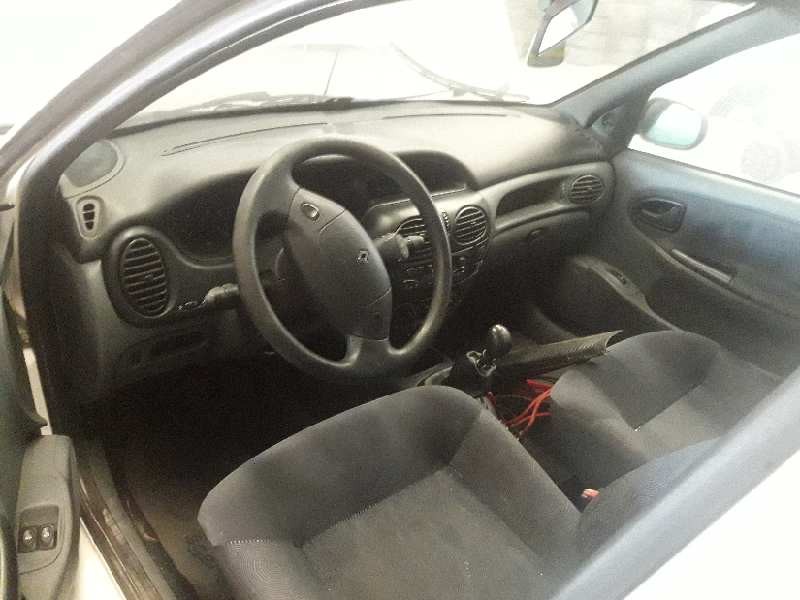renault megane i berlina hatchback (ba0) del año 1997