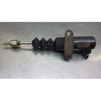 Recambio de bombin embrague para nissan trade 3.0 diesel referencia OEM IAM 212015 NISSAN 
