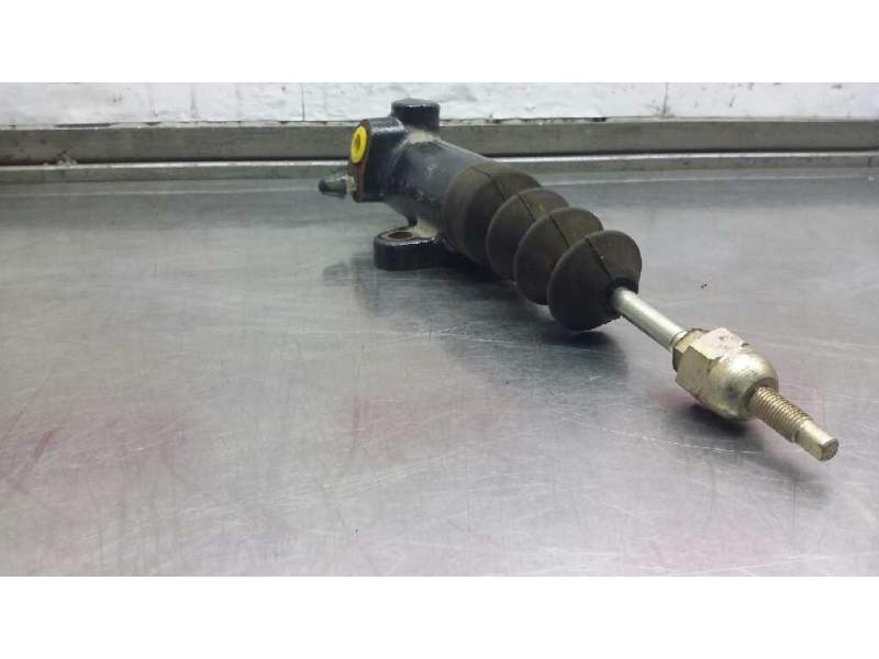 Recambio de bombin embrague para nissan trade 3.0 diesel referencia OEM IAM 212015 NISSAN 