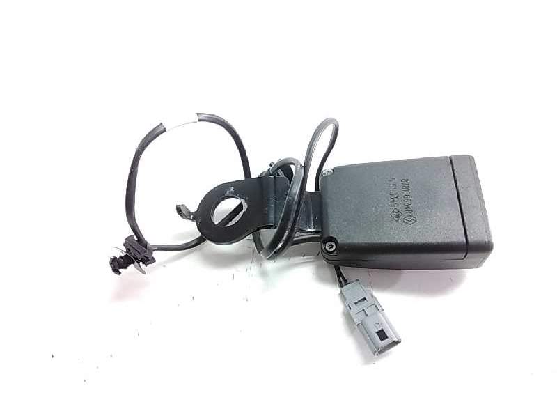 Recambio de enganche delantero derecho para dacia sandero laureate referencia OEM IAM 87816634R  