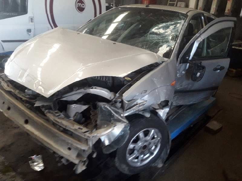 ford focus berlina (cak) del año 2000