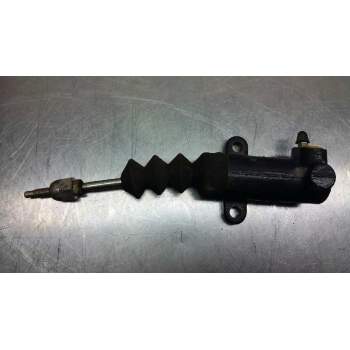 Recambio de bombin embrague para nissan trade 3.0 diesel referencia OEM IAM 212015 NISSAN 