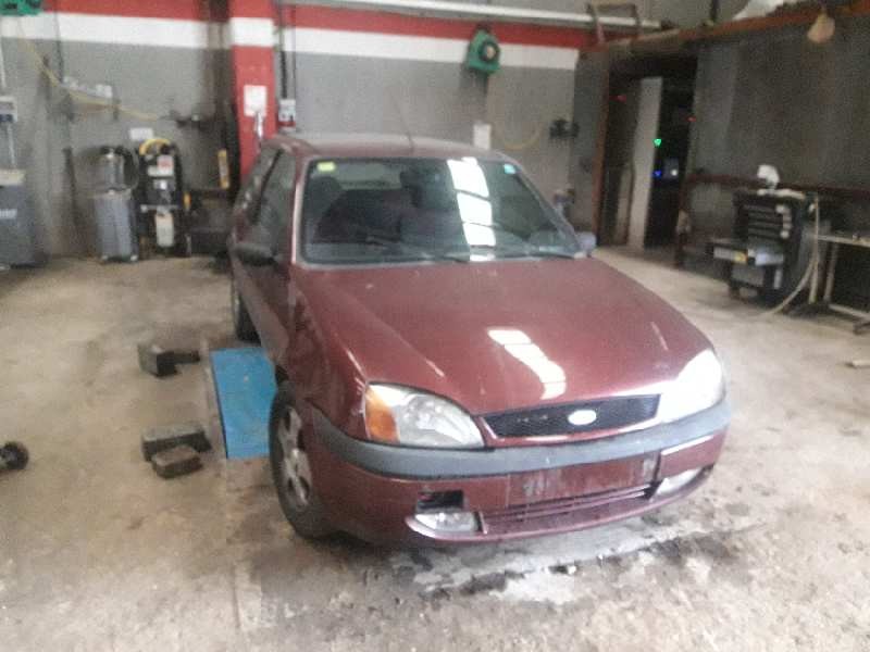 ford fiesta berlina (dx) del año 2001
