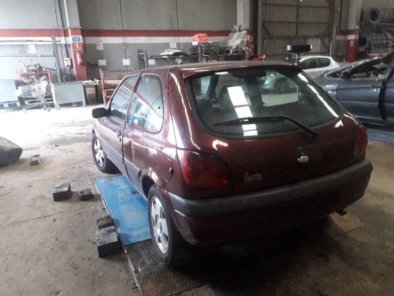 ford fiesta berlina (dx) del año 2001