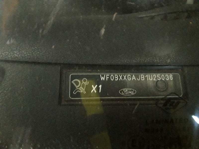 ford fiesta berlina (dx) del año 2001