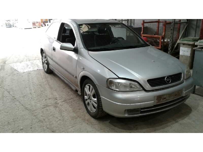 opel astra g berlina del año 2000