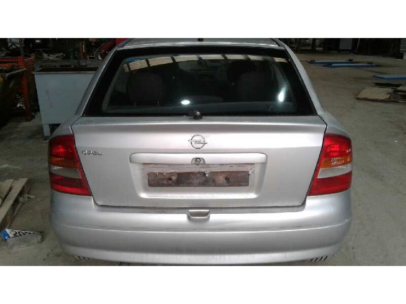 opel astra g berlina del año 2000