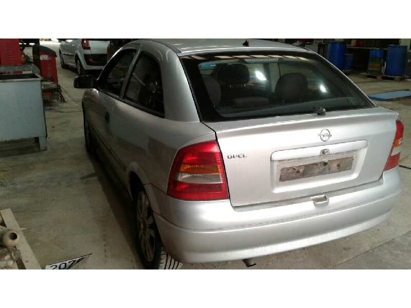 opel astra g berlina del año 2000