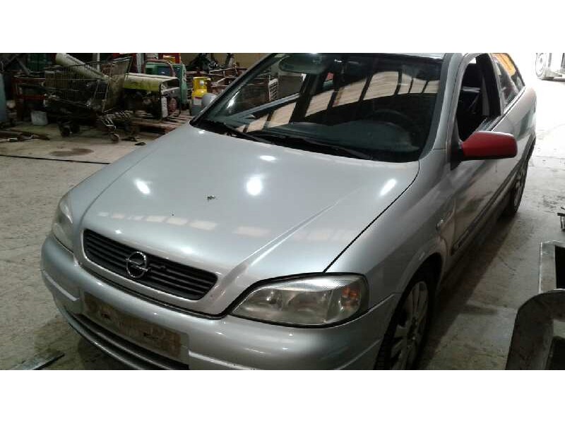 opel astra g berlina del año 2000