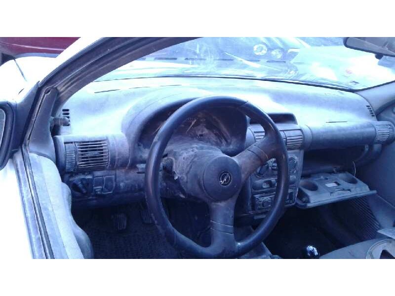 opel corsa b del año 1996