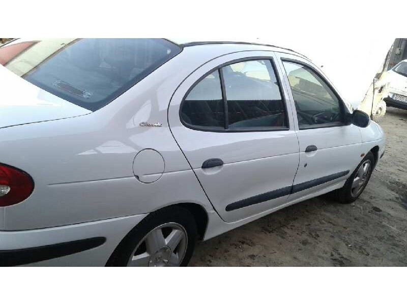 renault megane i classic (la0) del año 2000