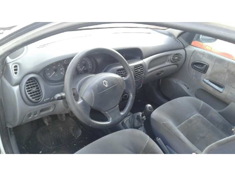 renault megane i classic (la0) del año 2000