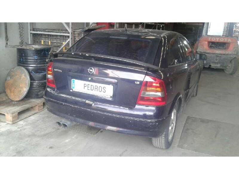 opel astra g berlina del año 2004