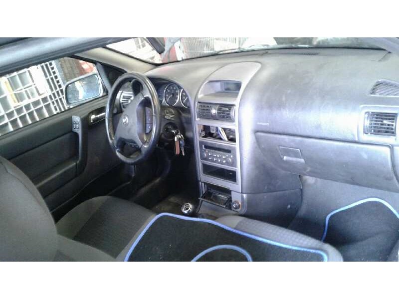opel astra g berlina del año 2004