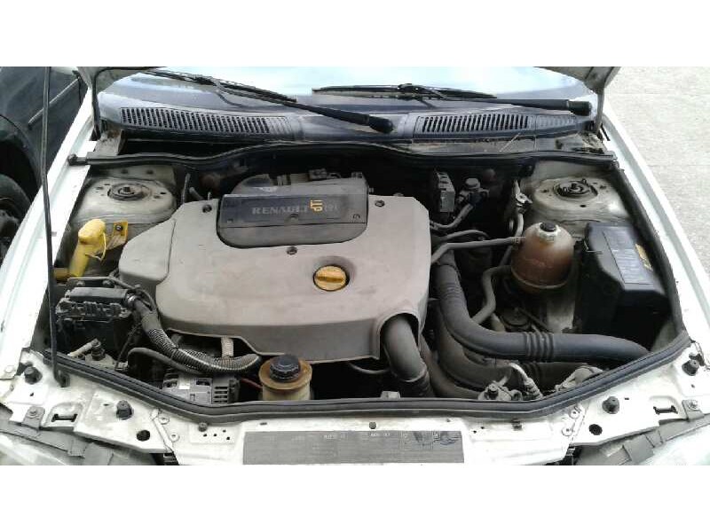 renault megane i classic (la0) del año 2000