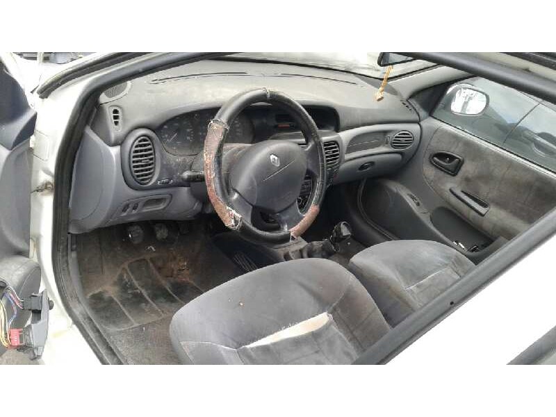 renault megane i classic (la0) del año 2000
