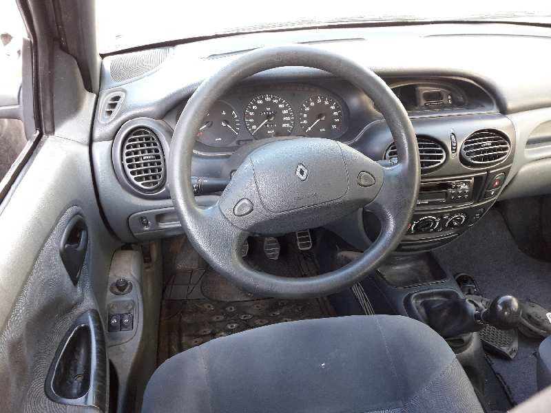 renault megane i berlina hatchback (ba0) del año 1996