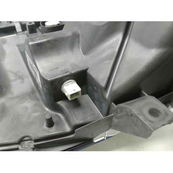 Recambio de faro derecho para renault maxity referencia OEM IAM 89317221 26010MB50A 