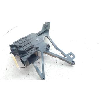 SOPORTE PARAGOLPES DELANTERO DERECHO A2136206500 