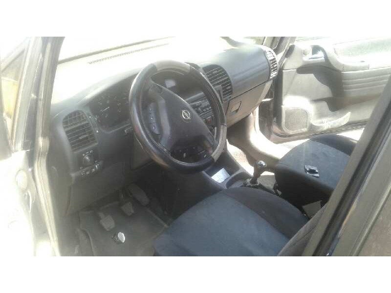 opel zafira a del año 2000