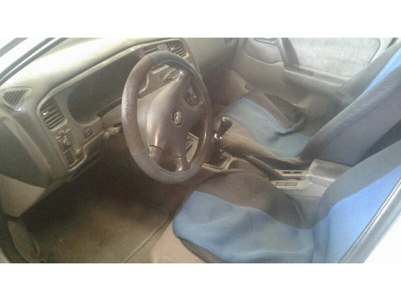 nissan primera berlina (p11) del año 2001