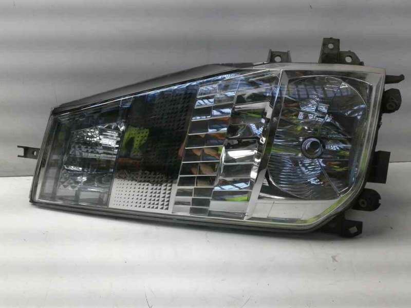 Recambio de faro derecho para renault maxity referencia OEM IAM 89317221  