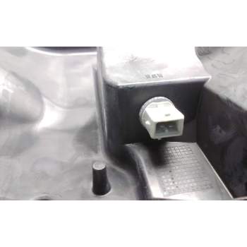 Recambio de faro derecho para renault maxity referencia OEM IAM 89317221 26010MH50A 