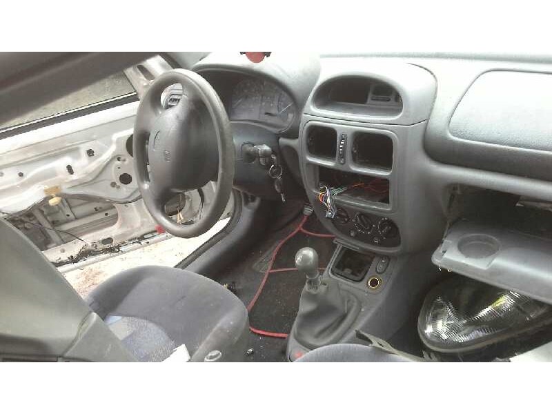 renault clio ii fase i (b/cbo) del año 2000