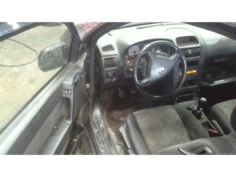 opel astra g berlina del año 2002
