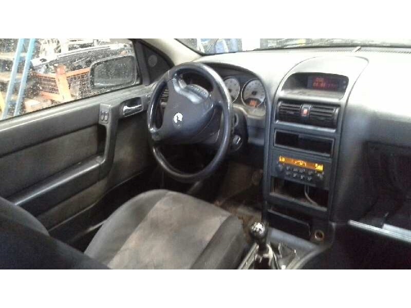 opel astra g berlina del año 2002