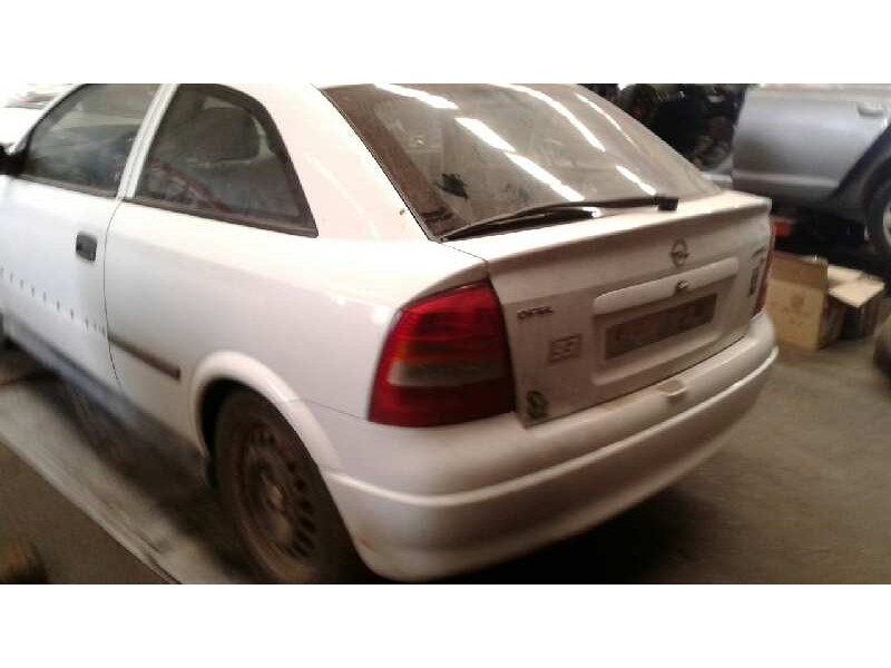 opel astra g berlina del año 2000
