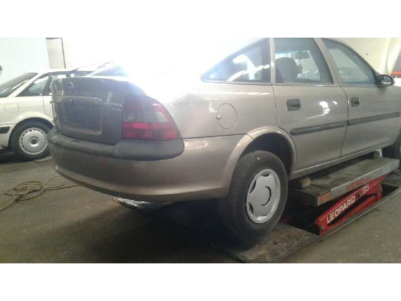 opel vectra b berlina del año 1997