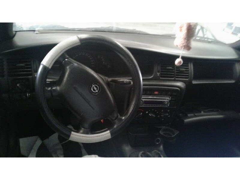 opel vectra b berlina del año 1997