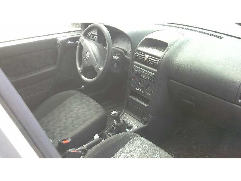 opel astra g berlina del año 2001