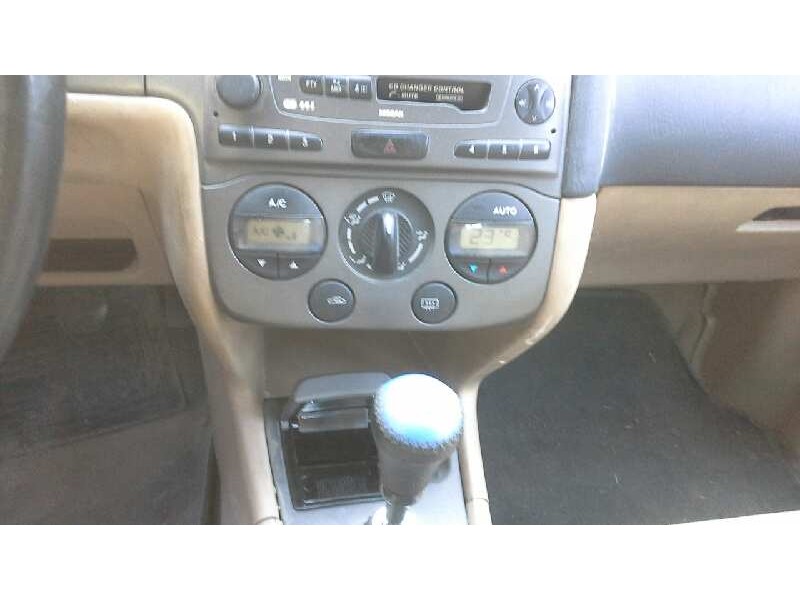 nissan primera berlina (p11) del año 2000