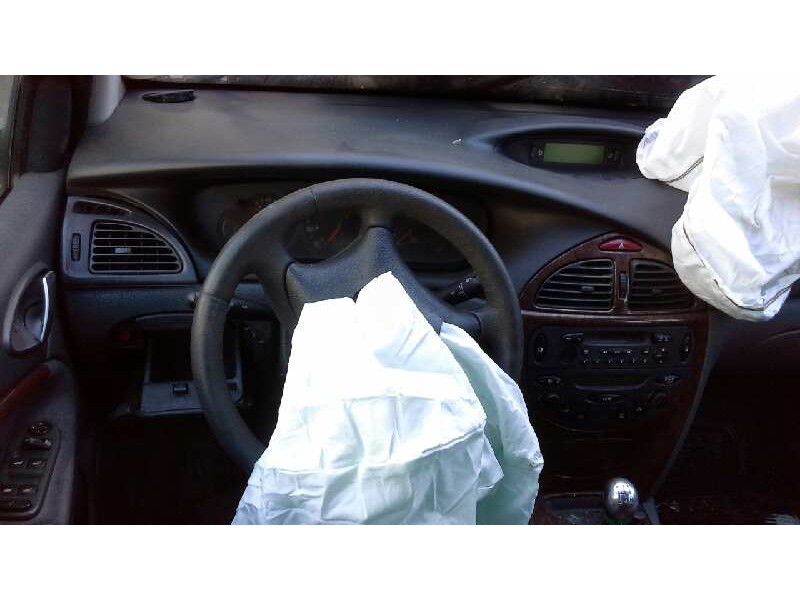 citroen c5 berlina del año 2001