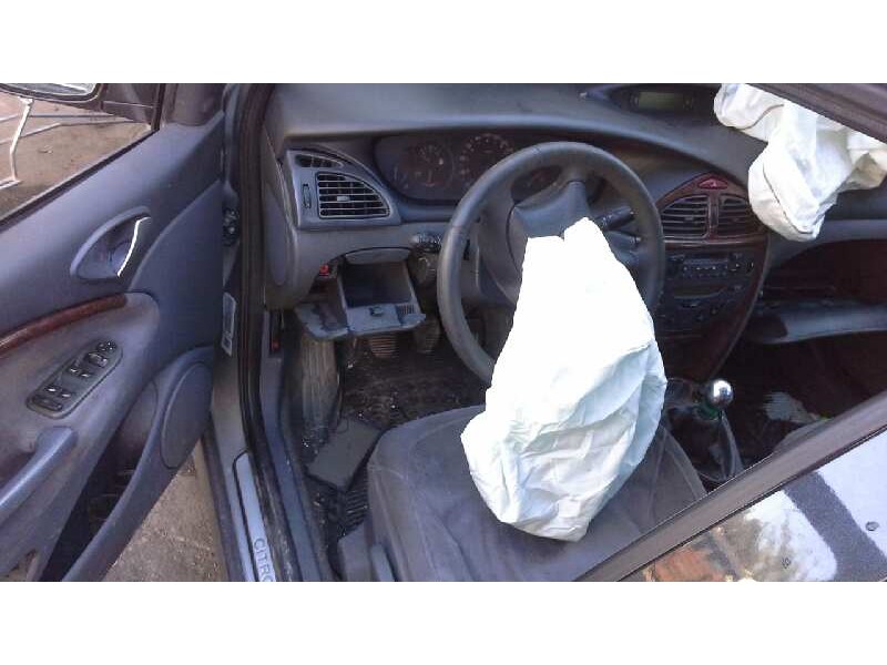 citroen c5 berlina del año 2001