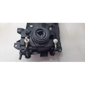 Recambio de faro derecho para renault maxity referencia OEM IAM 8931721  
