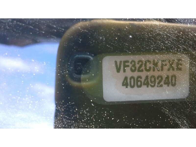 peugeot 206 berlina del año 2000