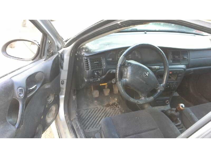 opel vectra b berlina del año 1999