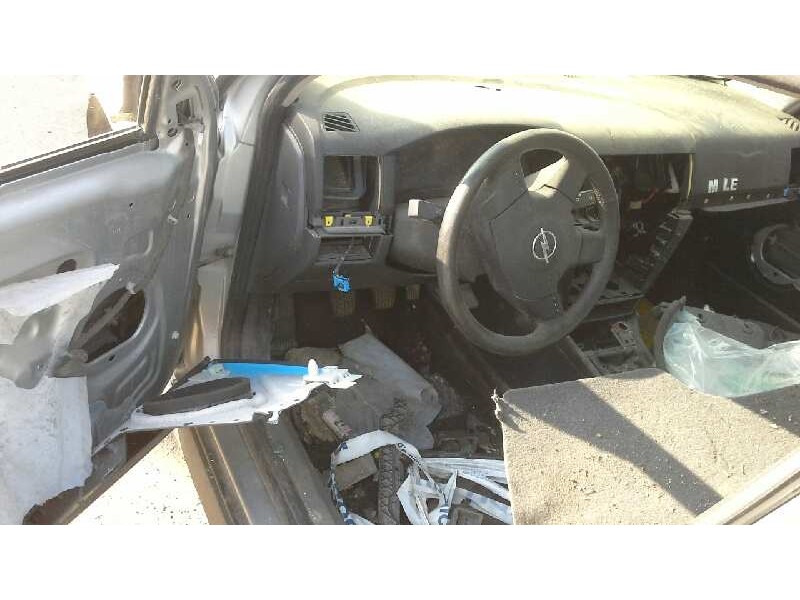 opel vectra c berlina del año 2003