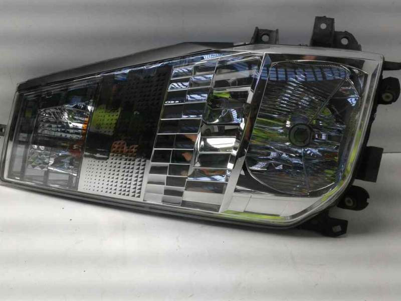 Recambio de faro derecho para renault maxity referencia OEM IAM 89317201 26010MB40A 
