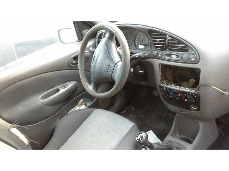 ford fiesta berlina (dx) del año 1999