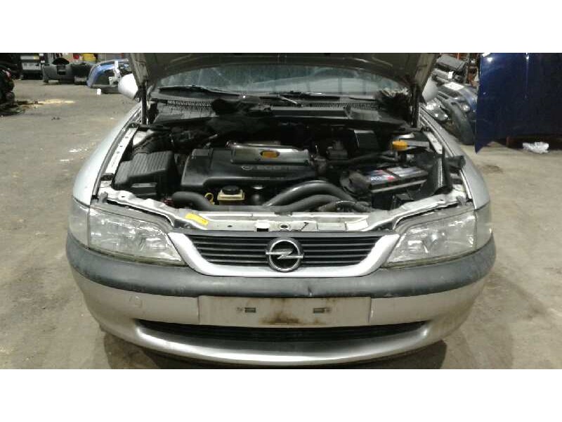 opel vectra b berlina del año 1998