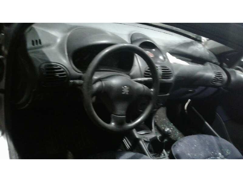 peugeot 206 berlina del año 2001