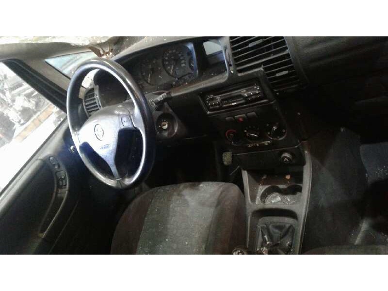 opel zafira a del año 2000