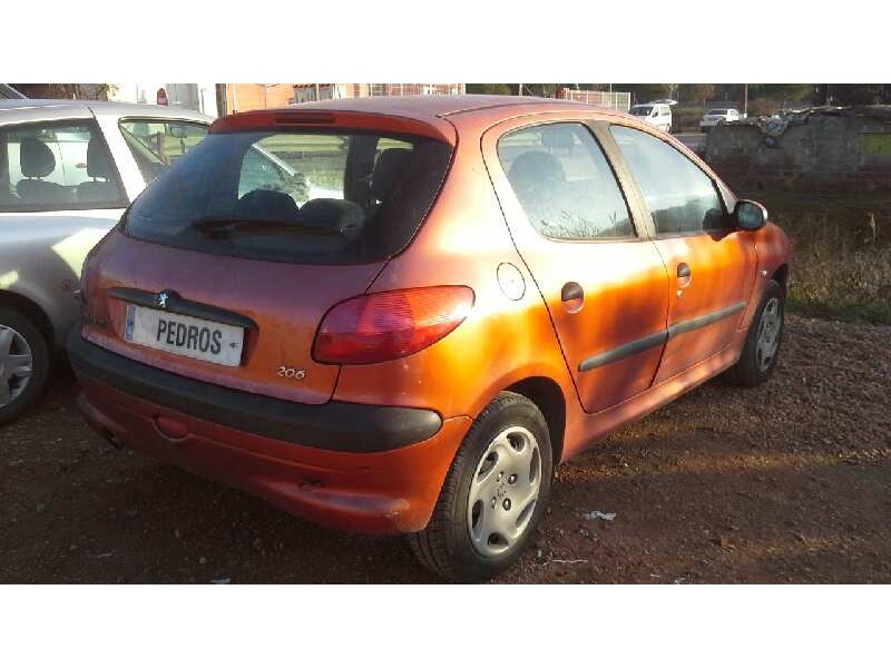 peugeot 206 berlina del año 2000