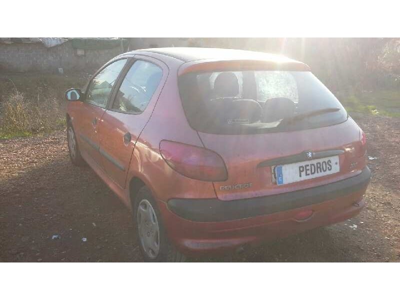 peugeot 206 berlina del año 2000